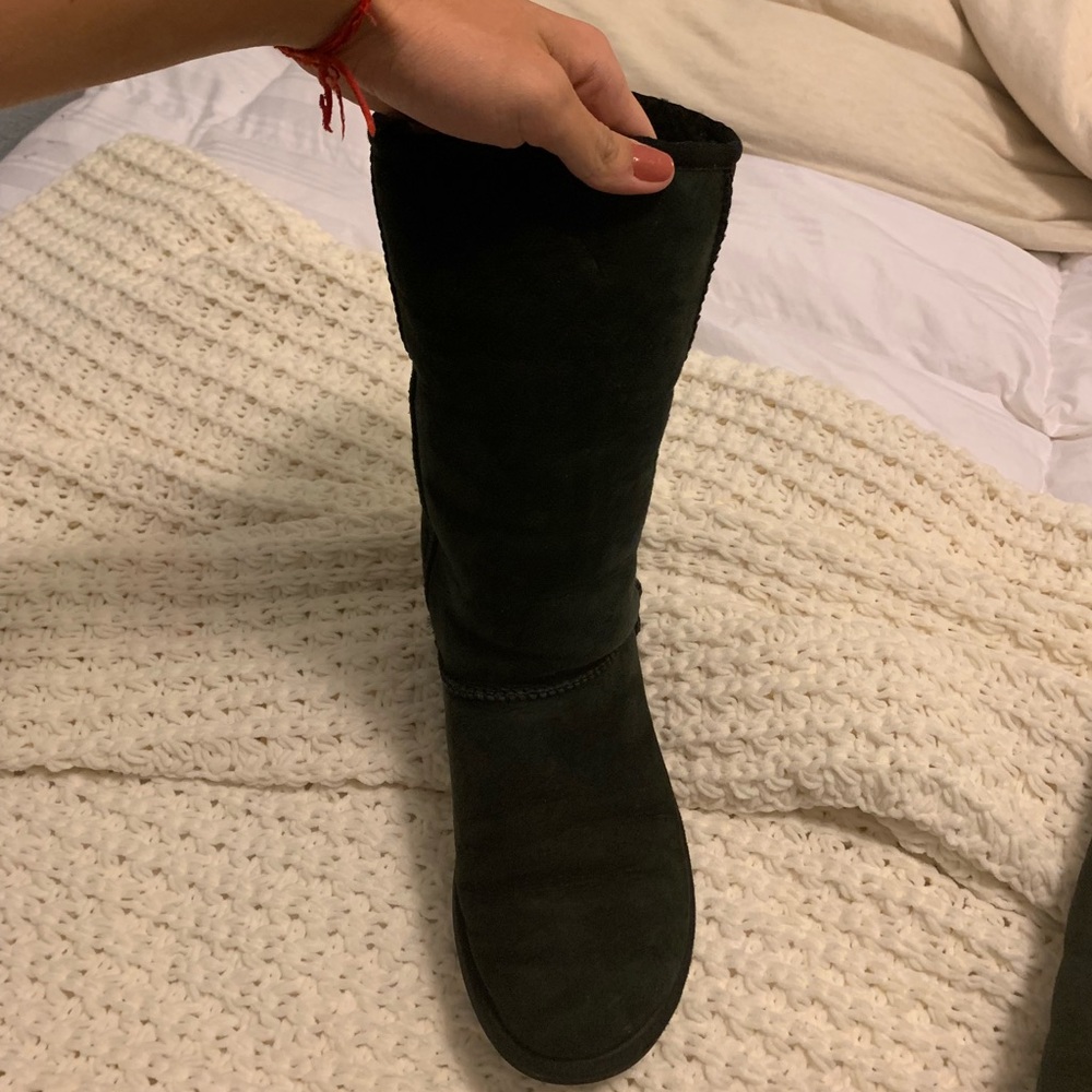 BLACK UGG BOOTS